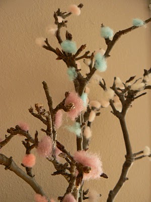 rama decorada con lana