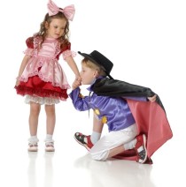 Prepara un cajón de disfraces para tus hijos