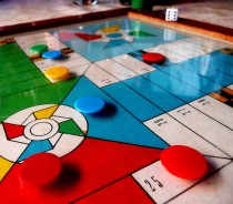 La oca o el parchís con niños pequeños