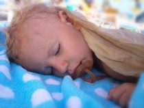 ¿Qué puedo hacer para que mi hija duerma la siesta?