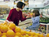¿Qué puedo hacer para que mi hijo coma fruta?