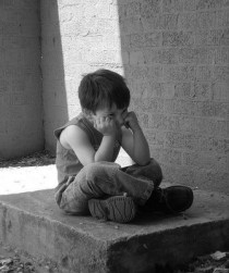 Nos hemos cambiado de país y la conducta de mi hijo ha cambiado