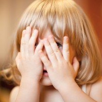 ¿Por qué llora mi bebé cuando no me ve?