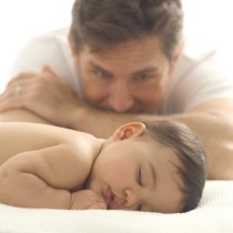 Mi hijo se pone celoso cuando su padre me acarica